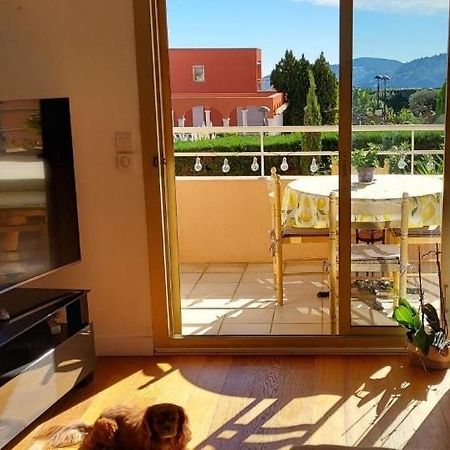 Chambre Lit 2 Personnes Dans Appartement Du Logeur Mandelieu La Napoule Bagian luar foto