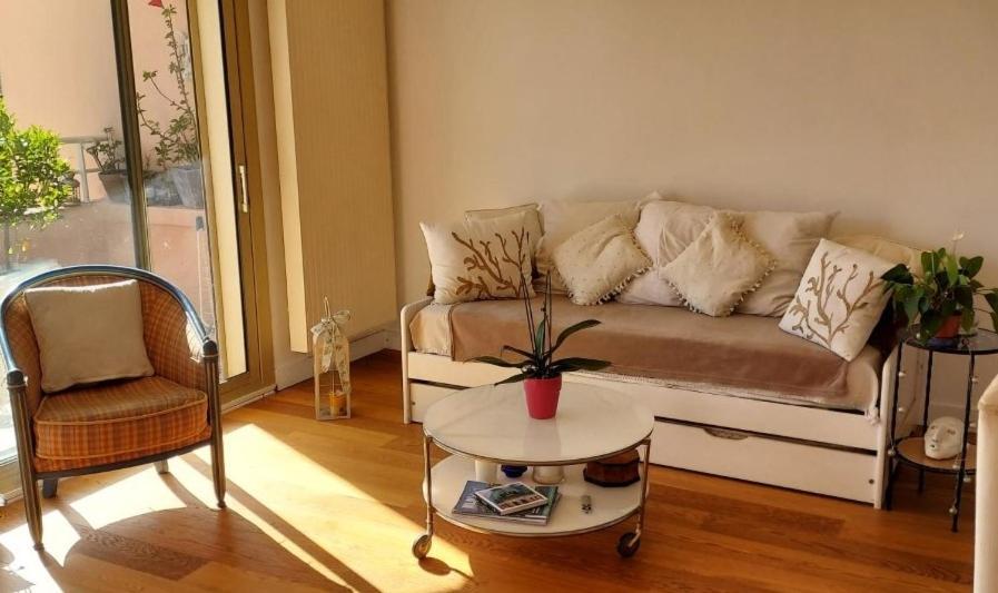 Chambre Lit 2 Personnes Dans Appartement Du Logeur Mandelieu La Napoule Bagian luar foto