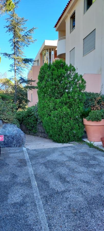 Chambre Lit 2 Personnes Dans Appartement Du Logeur Mandelieu La Napoule Bagian luar foto